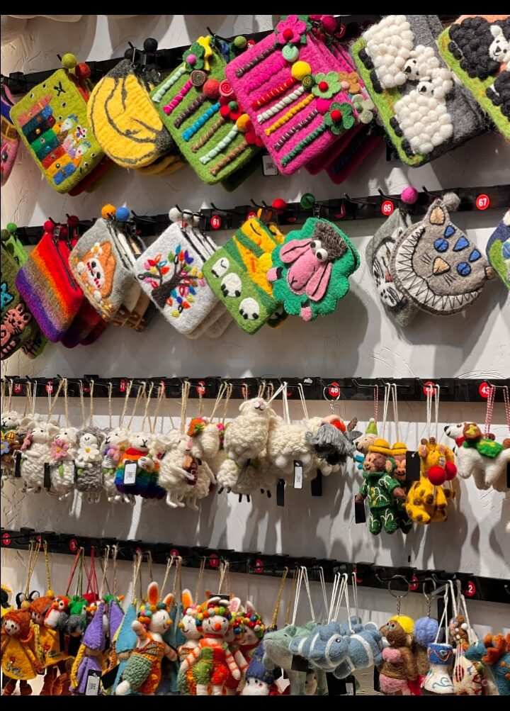 Woolfelt items - Image 3