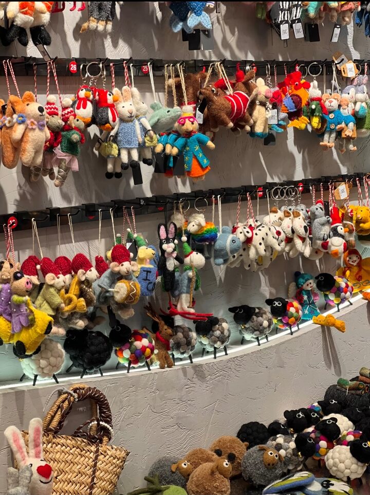 Woolfelt items - Image 4